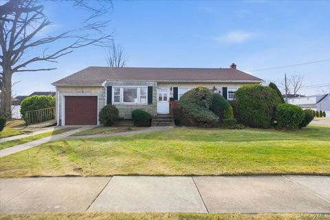 2 McLeod Street Massapequa Park NY 11762