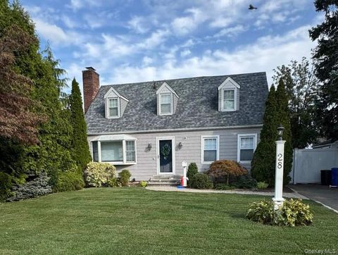 28 Clifford Court Malverne NY 11565