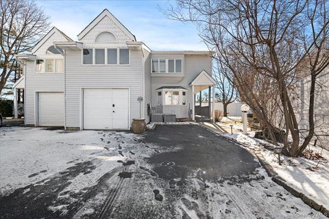 1 Windsor Court Amityville NY 11701