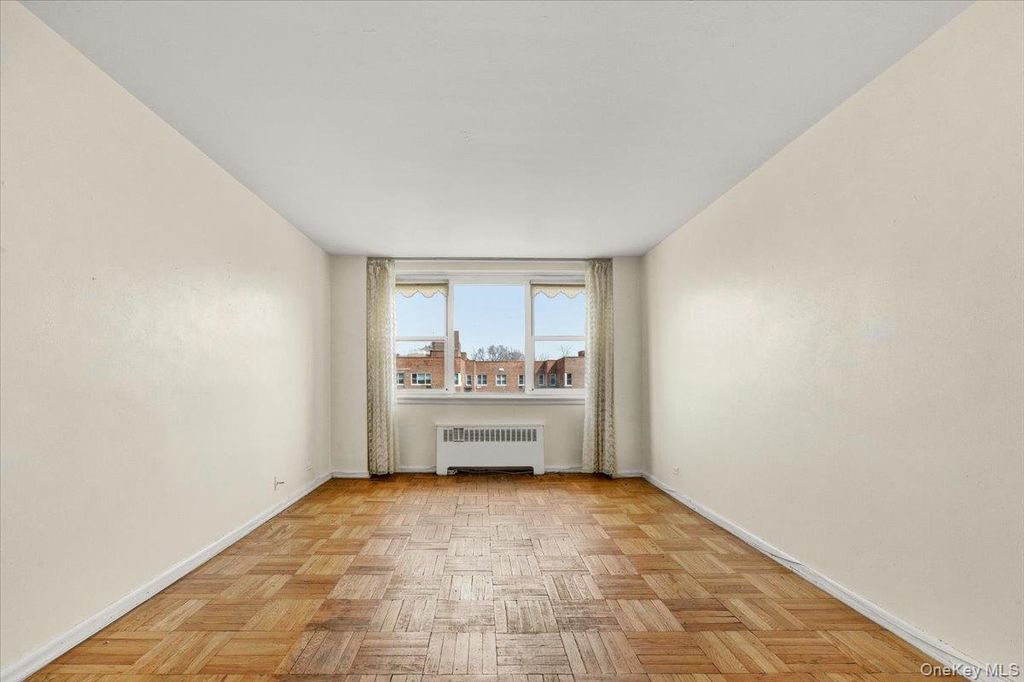 Photo of 80 Knolls Crescent #6B, Bronx, NY 10463 (MLS # 986609)