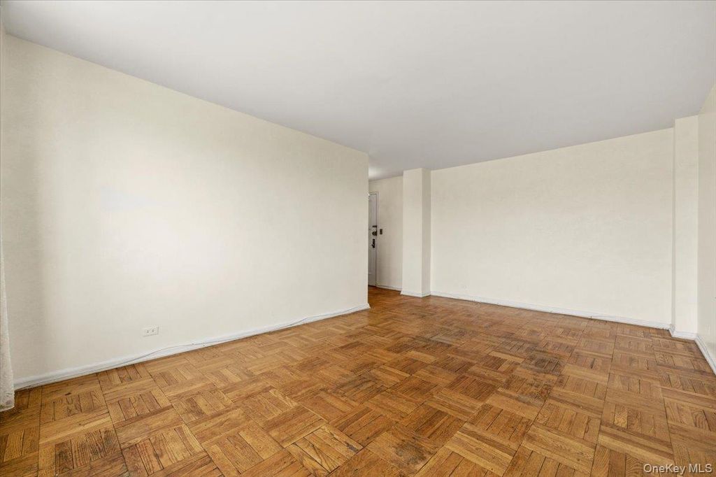 Photo of 80 Knolls Crescent #6B, Bronx, NY 10463 (MLS # 986609)