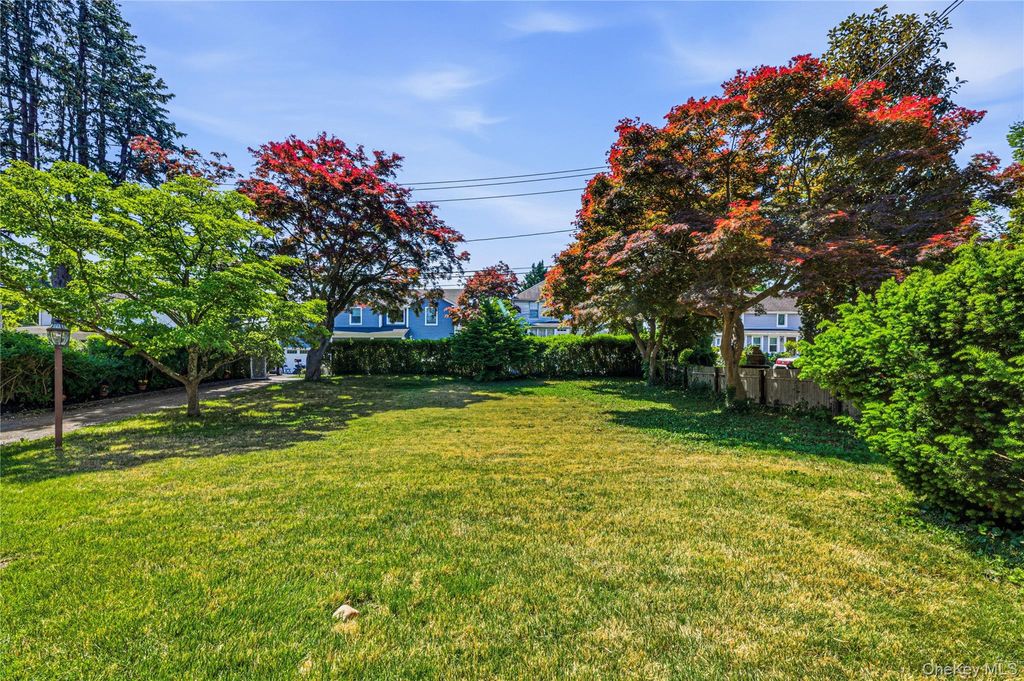 Photo of 28 Cross Street, Locust Valley, NY 11560 (MLS # 1002028)