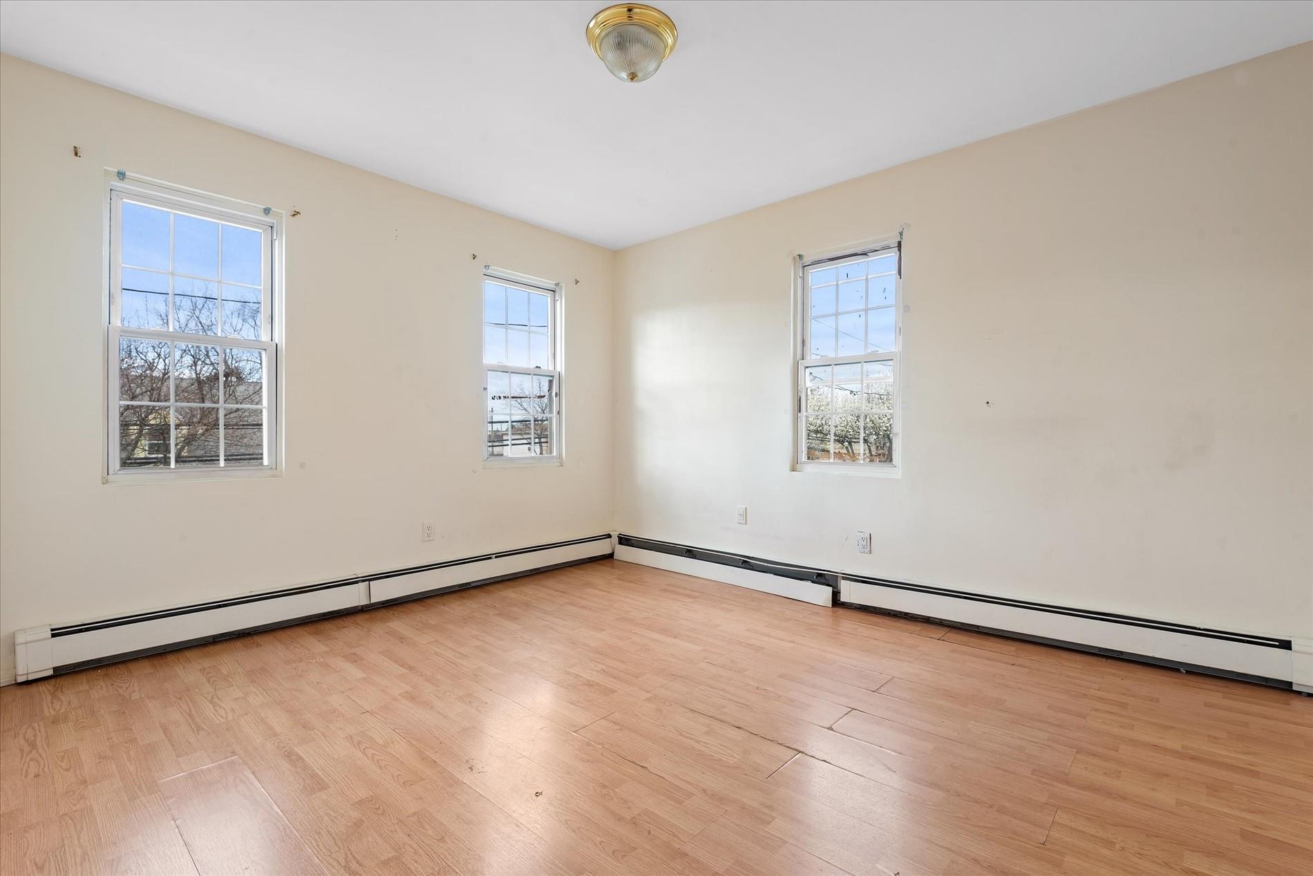223 Jackson Avenue, Mineola, New York image 18
