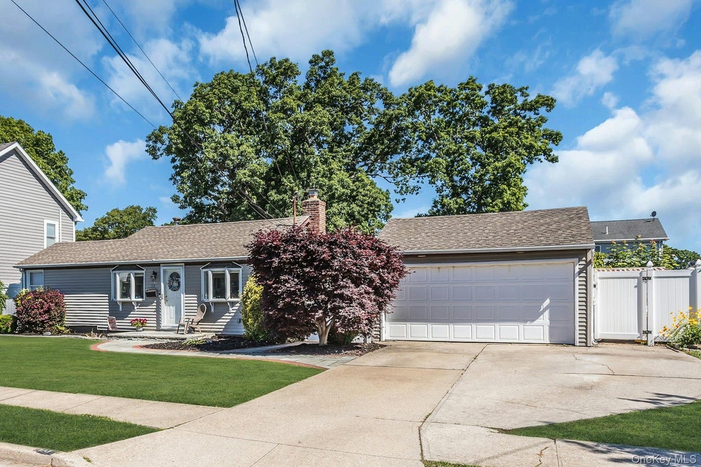 Photo of 173 N Kings Avenue, Massapequa, NY 11758 (MLS # 1010609)