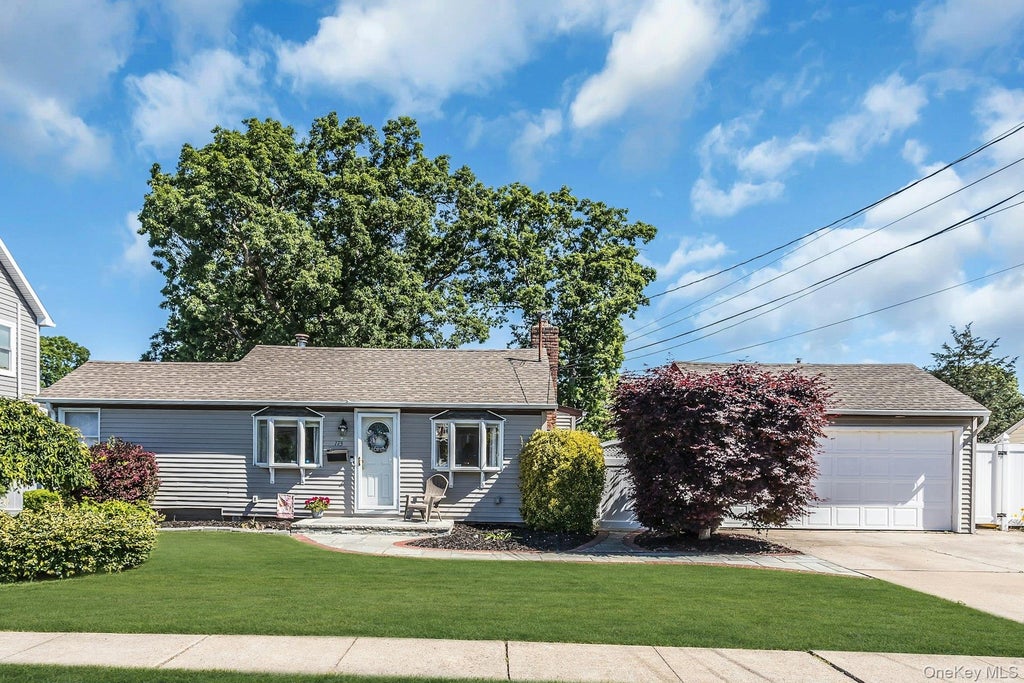 Photo of 173 N Kings Avenue, Massapequa, NY 11758 (MLS # 1010609)