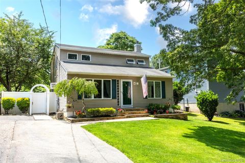 Photo of 4 Awixa Place, Selden, NY 11784 (MLS # 984152)