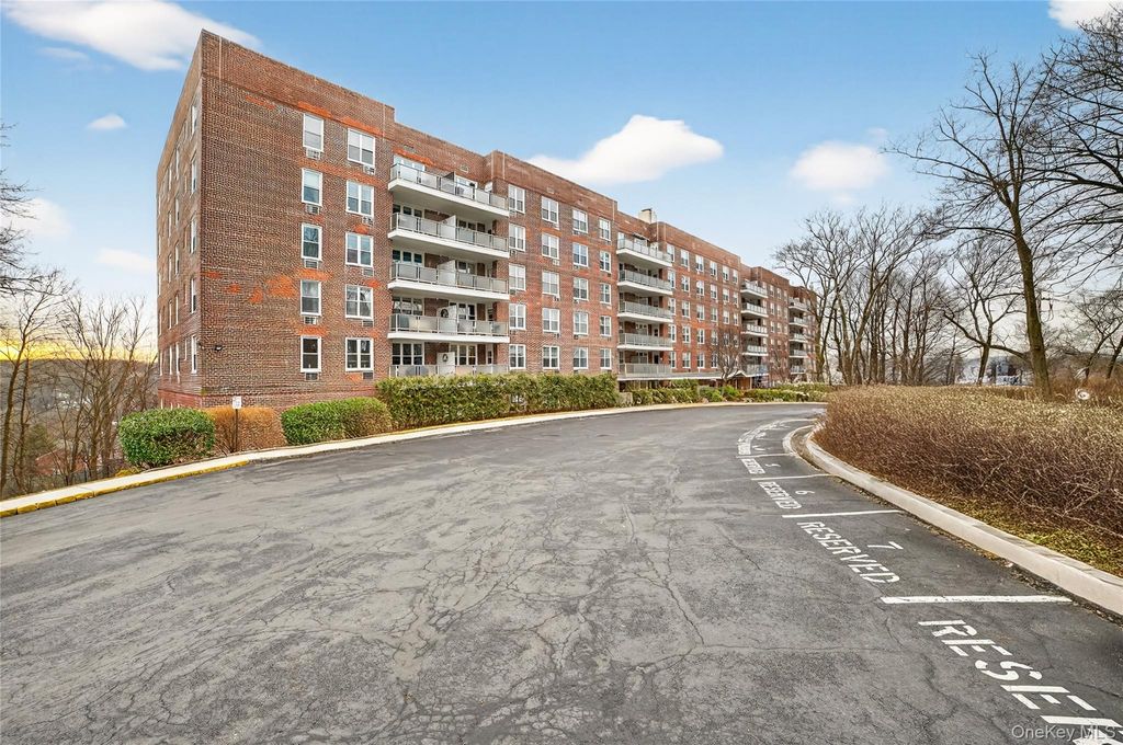 Photo of 222 Martling Avenue #3-R, Tarrytown, NY 10591 (MLS # 945437)