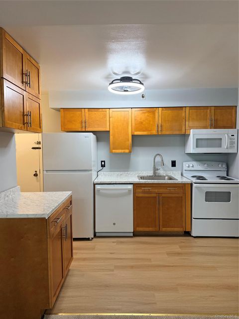 Condo For Rent - 810 Blooming Grove Turnpike #2<br/> New Windsor, NY 12553