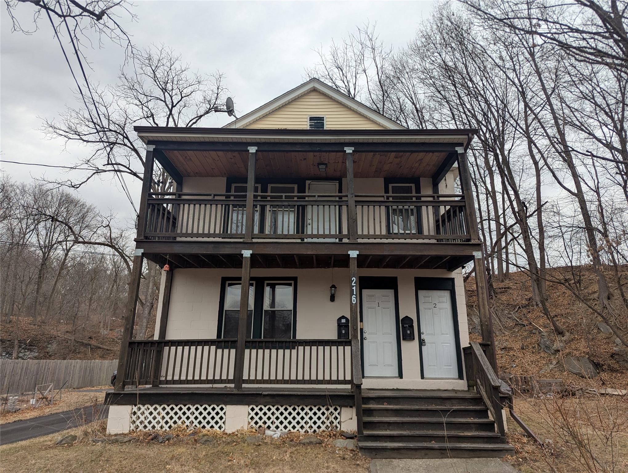 Smith Street, Poughkeepsie, New York - 4 Bedrooms  
1 Bathrooms - 