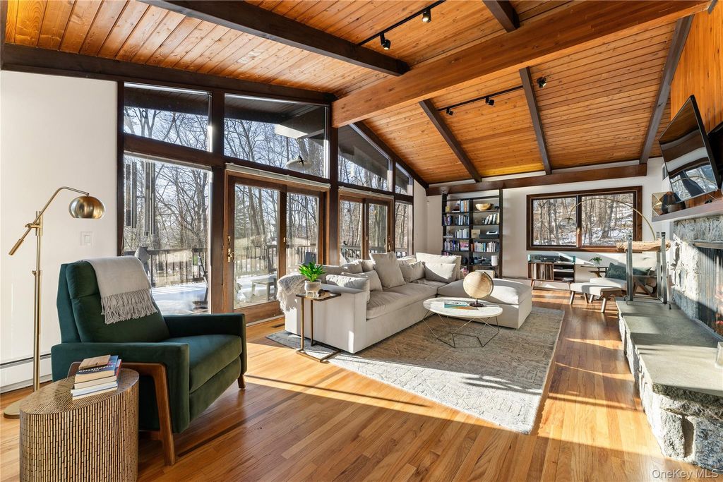 Photo of 4 McGuire Lane, Croton-on-Hudson, NY 10567 (MLS # 967387)