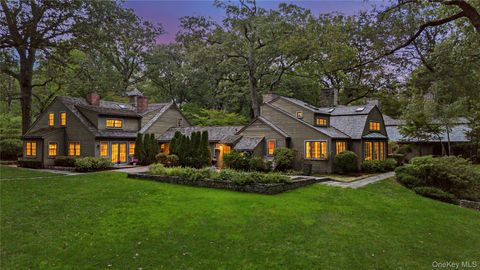 Photo of 1016 Old White Plains Road, Mamaroneck, NY 10543 (MLS # 916712)