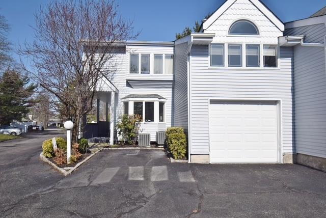 10 Windsor Court, Amityville, New York image 2