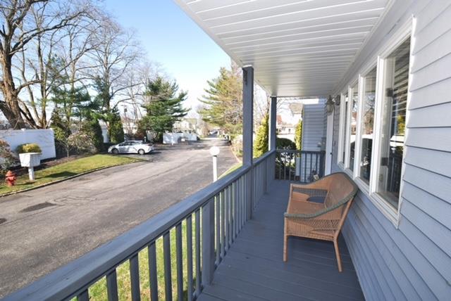 10 Windsor Court, Amityville, New York image 4