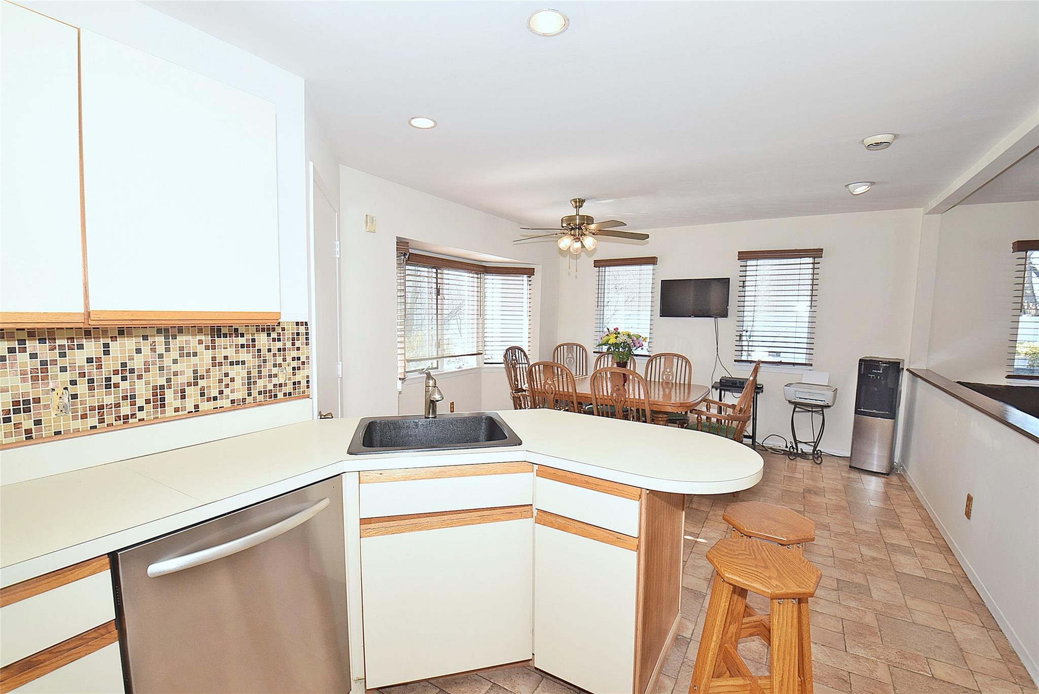 10 Windsor Court, Amityville, New York image 11