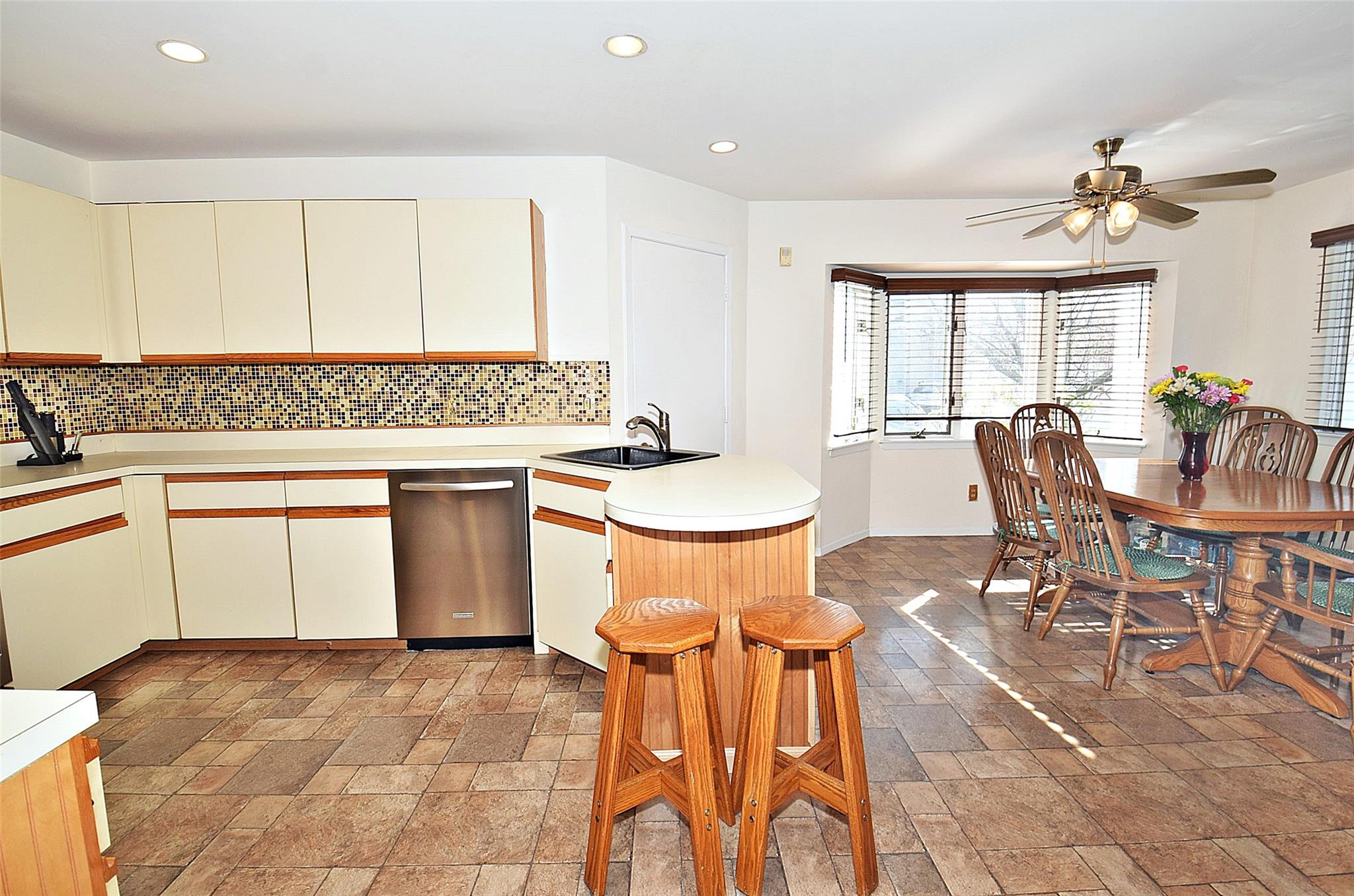 10 Windsor Court, Amityville, New York image 14