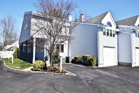 10 Windsor Court, Amityville, NY 11701 - MLS#: 844264