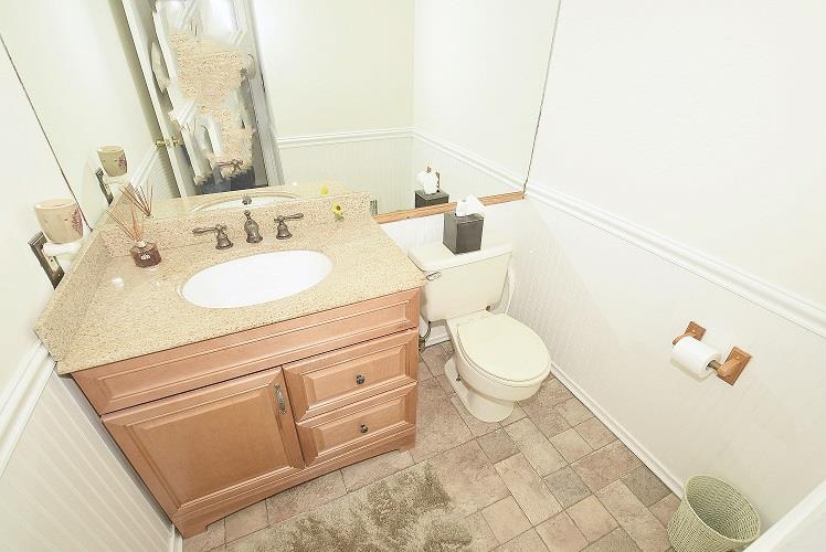 10 Windsor Court, Amityville, New York image 18