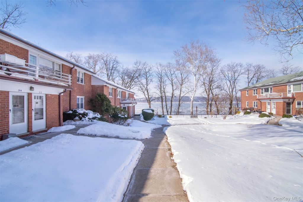 Photo of 314 S Buckhout Street #0, Irvington, NY 10533 (MLS # 953513)