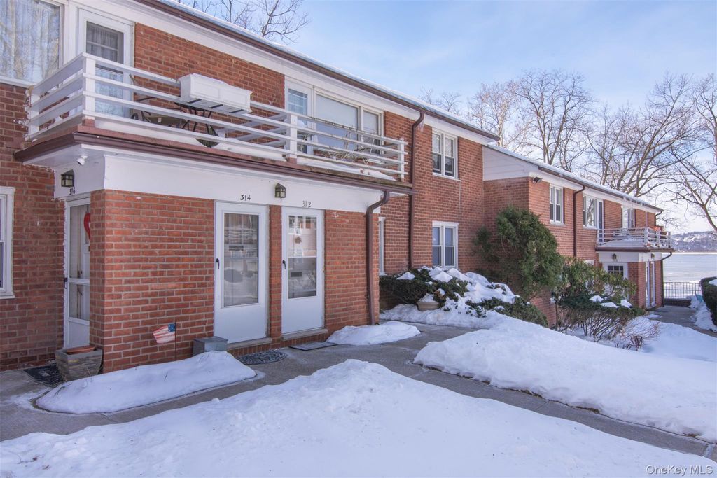 Photo of 314 S Buckhout Street #0, Irvington, NY 10533 (MLS # 953513)