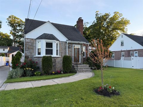 Homes For Sale - 94 E Fenimore Street<br/> Valley Stream, NY 11580