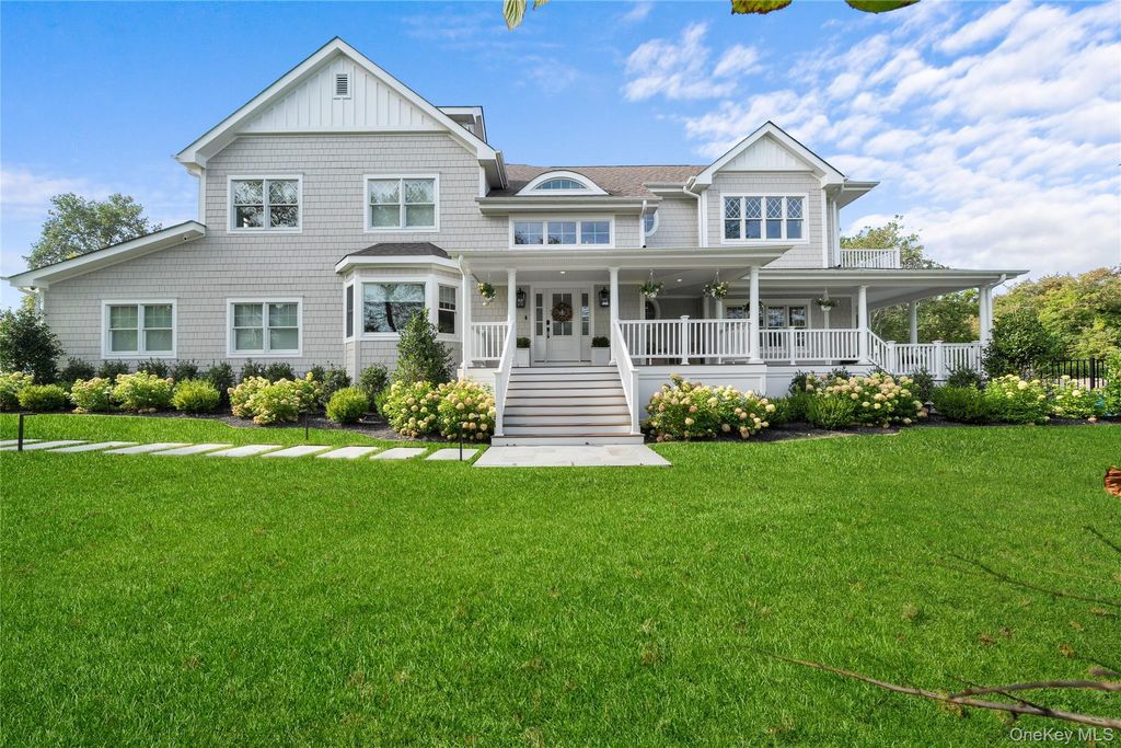 Photo of 3 True Harbour Way, West Islip, NY 11795 (MLS # 1009603)