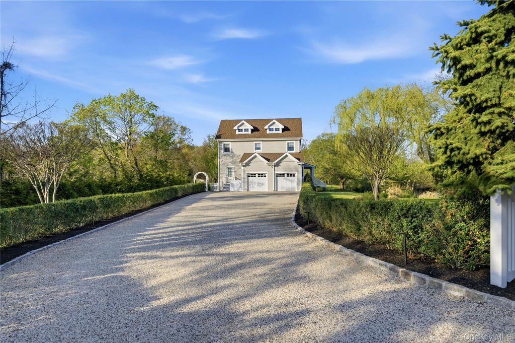 Photo of 3 True Harbour Way, West Islip, NY 11795 (MLS # 1009603)