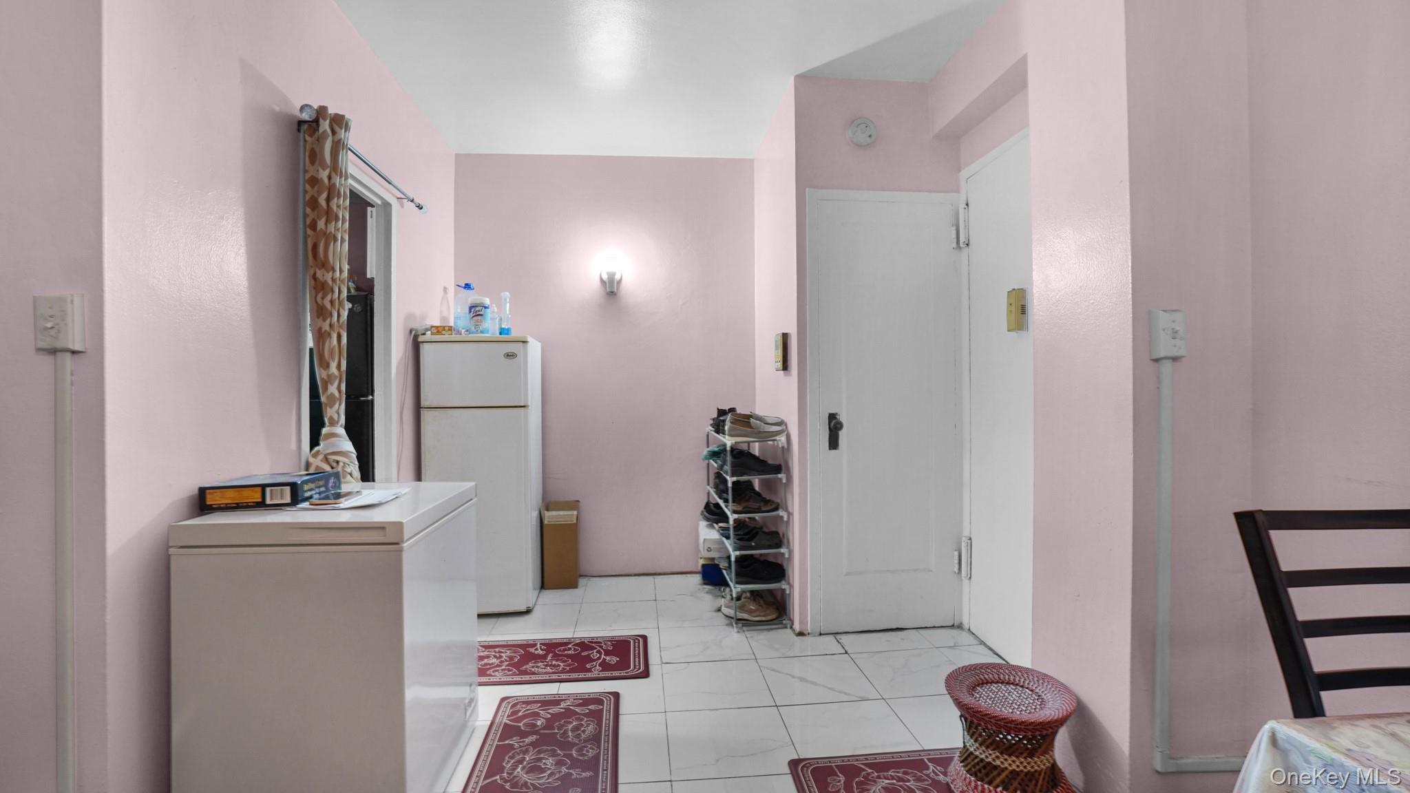 2049 McGraw Avenue 2C - Photo 4