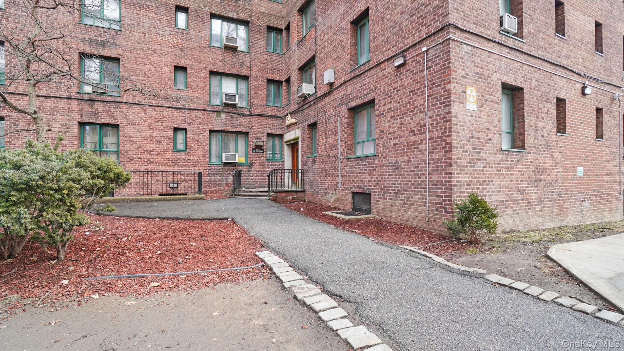 2049 McGraw Avenue 2C - Photo 2