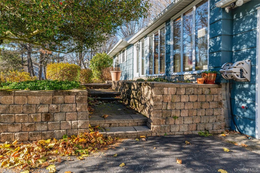 Photo of 671 Noxon Road, Poughkeepsie, NY 12603 (MLS # 922725)