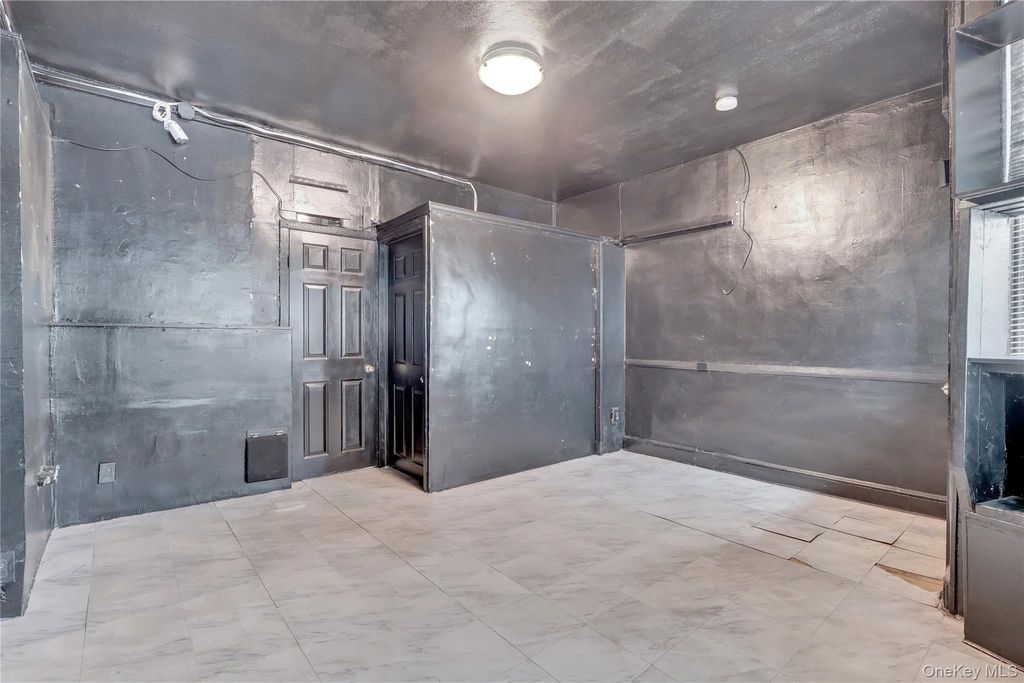 Photo of 21 Carpenter Street, Glen Cove, NY 11542 (MLS # 950146)