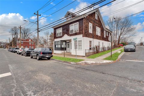 Photo of 21 Carpenter Street, Glen Cove, NY 11542 (MLS # 950146)