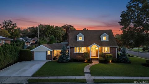 2 Ash Place Pl, New Hyde Park, NY 11040 - MLS#: 925684