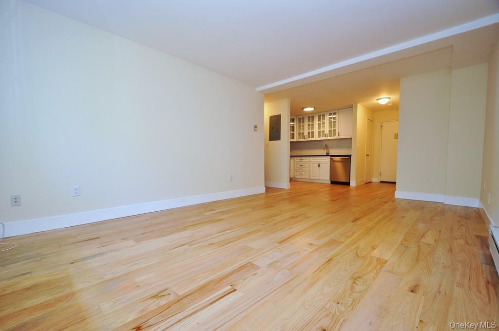 White Plains, New York 10603, United States, 1 Bedroom Bedrooms, ,1 BathroomBathrooms,Residential,Active,189873