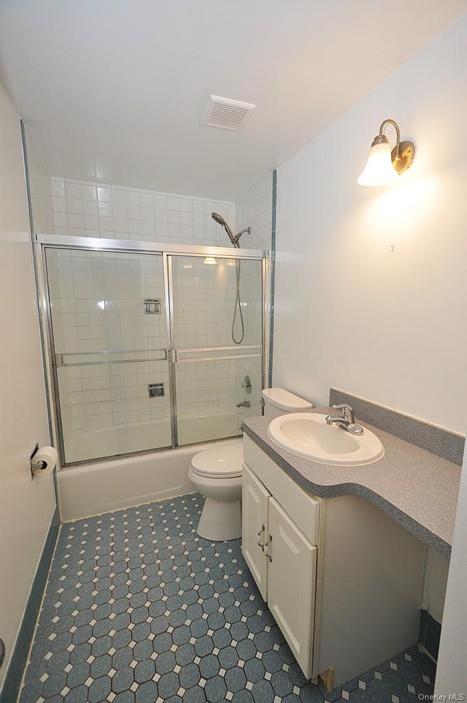 White Plains, New York 10603, United States, 1 Bedroom Bedrooms, ,1 BathroomBathrooms,Residential,Active,189873