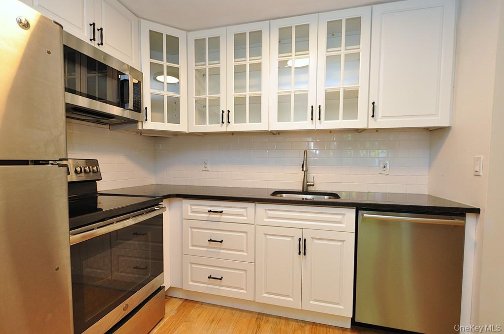 White Plains, New York 10603, United States, 1 Bedroom Bedrooms, ,1 BathroomBathrooms,Residential,Active,189873