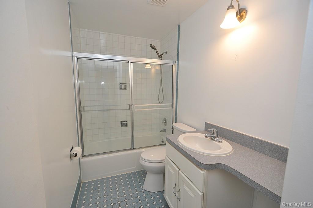 White Plains, New York 10603, United States, 1 Bedroom Bedrooms, ,1 BathroomBathrooms,Residential,Active,189873