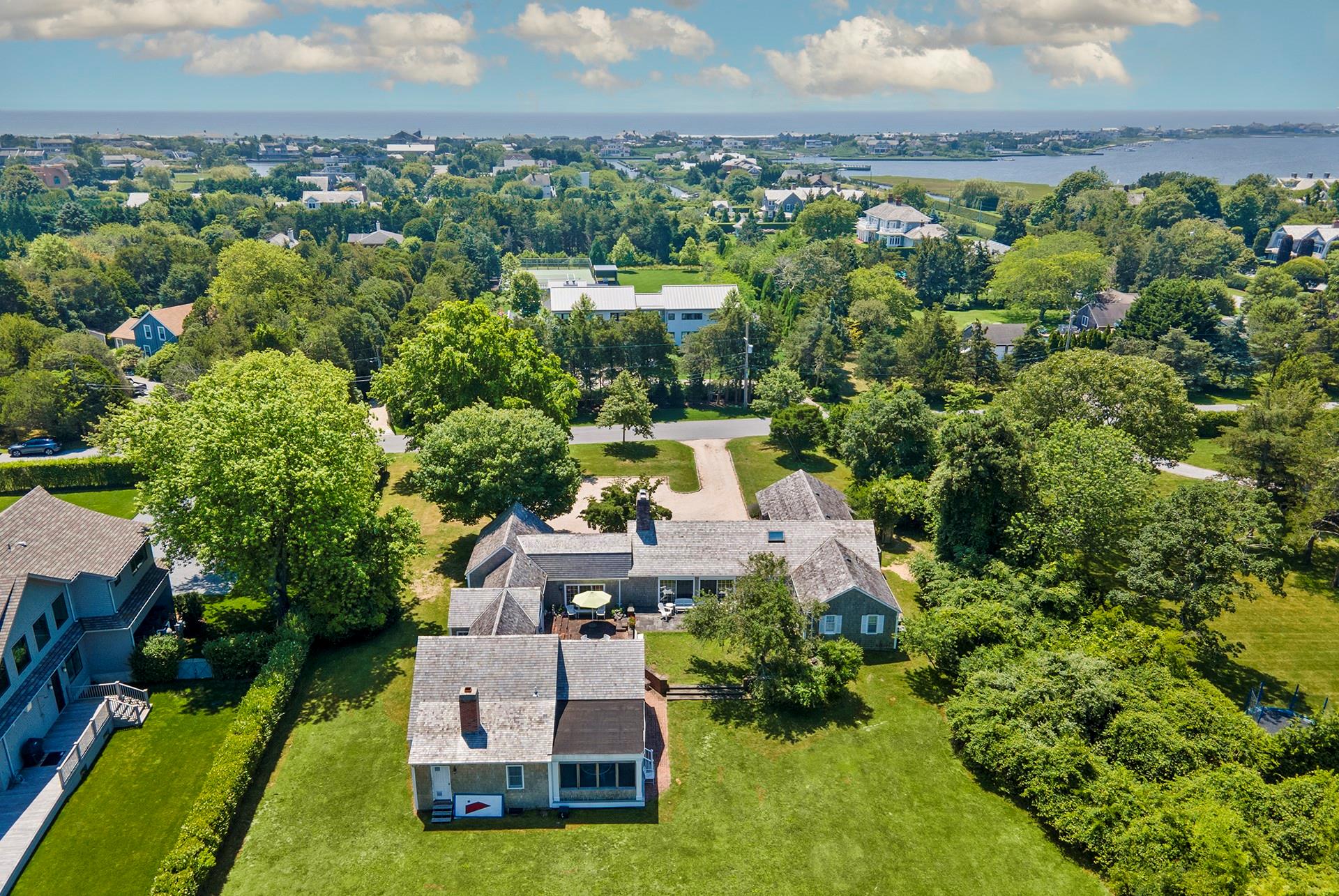 19 Quaquanantuck Lane