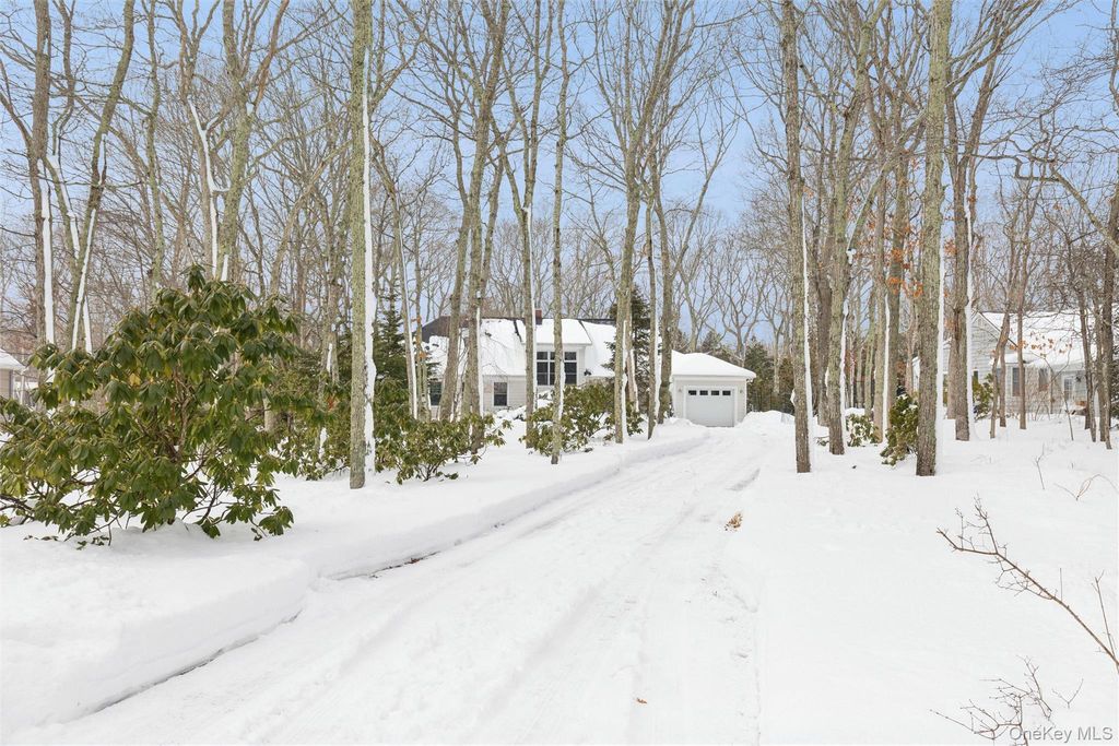 Photo of 2150 Haywaters Road, Cutchogue, NY 11935 (MLS # 964173)