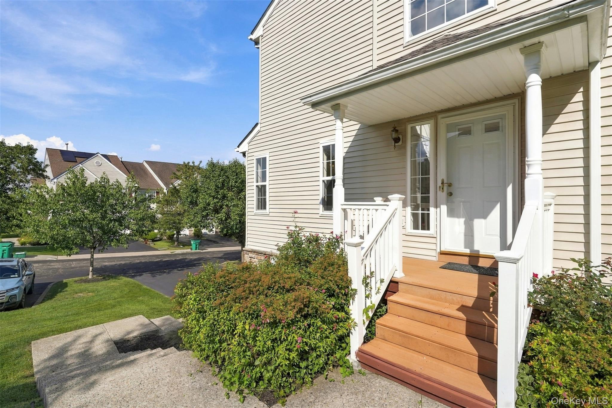 1402 Pondview Loop