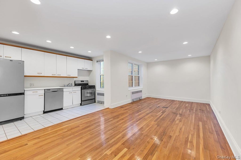 Photo of 140-35 Burden Crescent Cres #608, Briarwood, NY 11435 (MLS # 1067007)