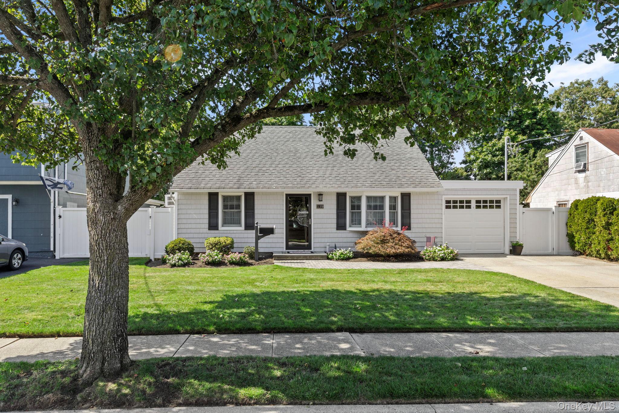 139 Arlyn Drive W