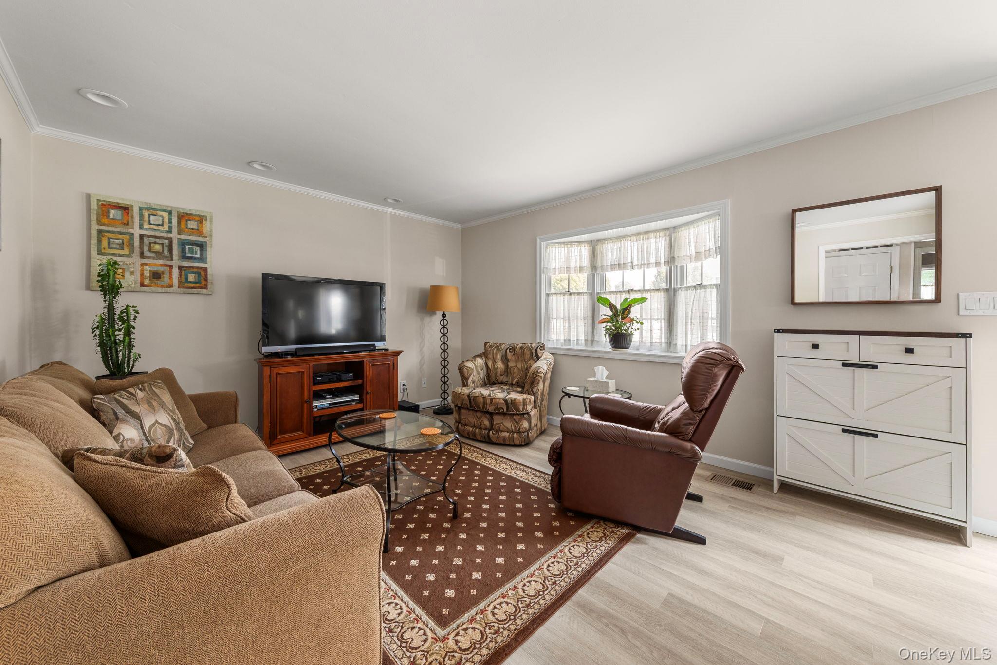 139 Arlyn Drive W