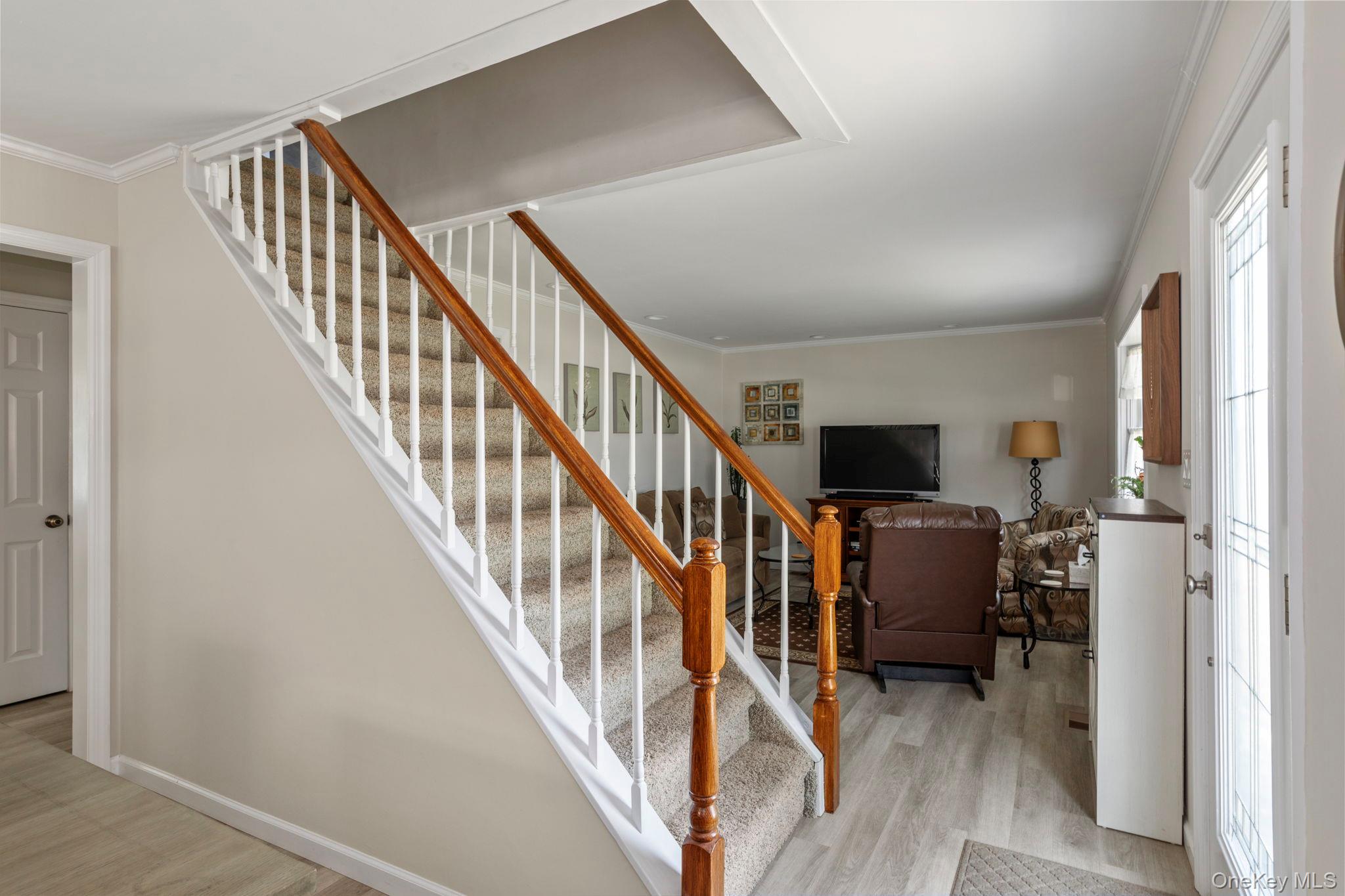 139 Arlyn Drive W