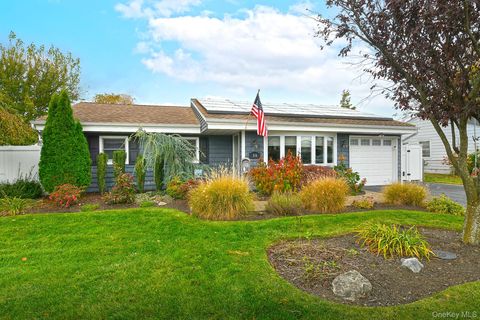 Photo of 84 Bruce Avenue, Hicksville, NY 11801 (MLS # 931490)