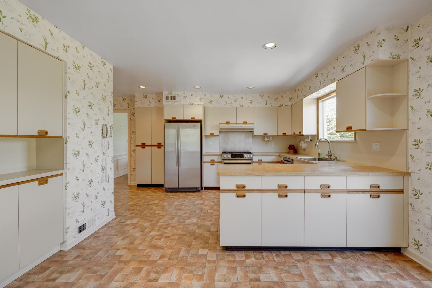 135 Northwoods Road, Manhasset, New York image 14