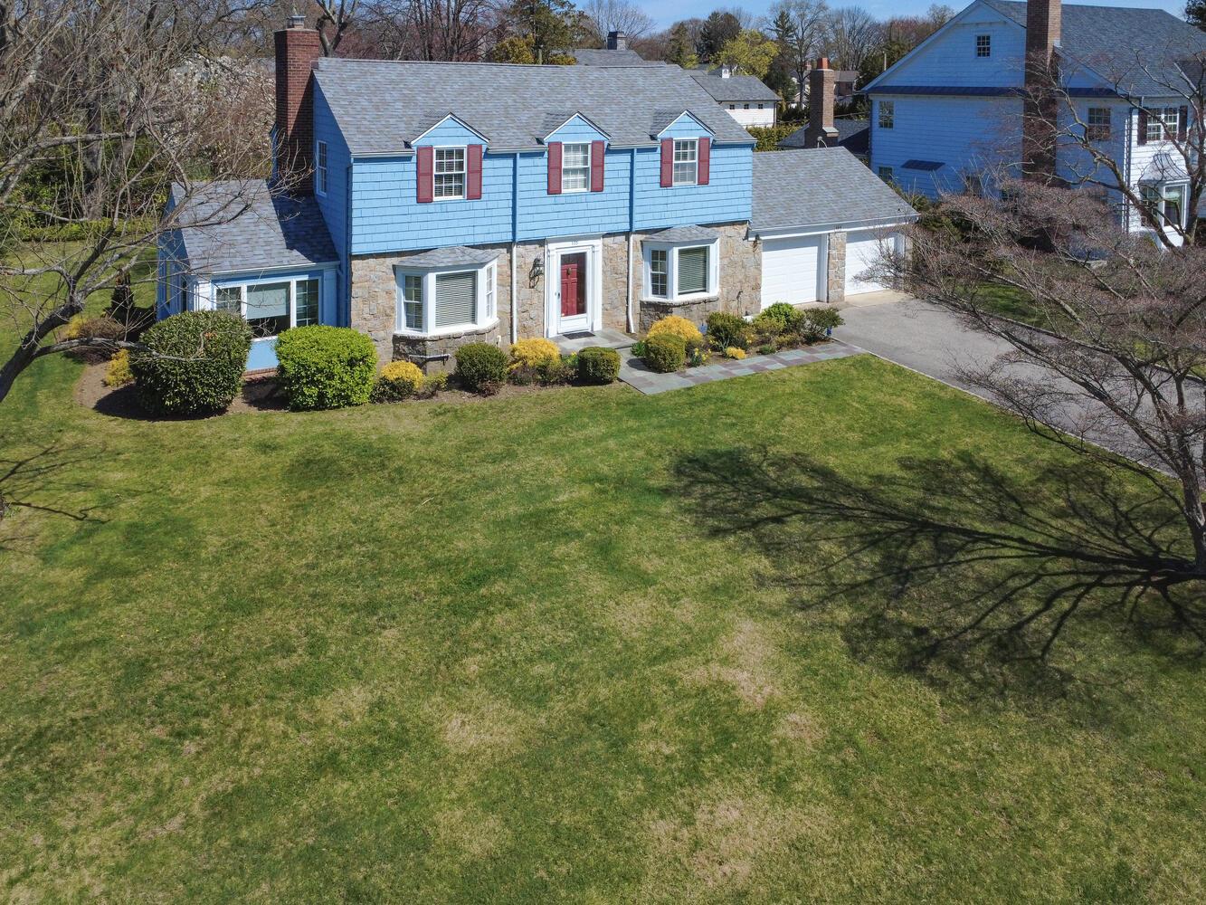 135 Northwoods Road, Manhasset, New York image 34