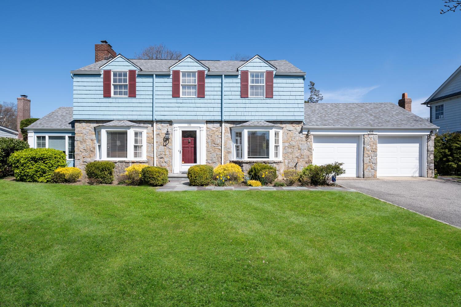 135 Northwoods Road, Manhasset, New York image 1
