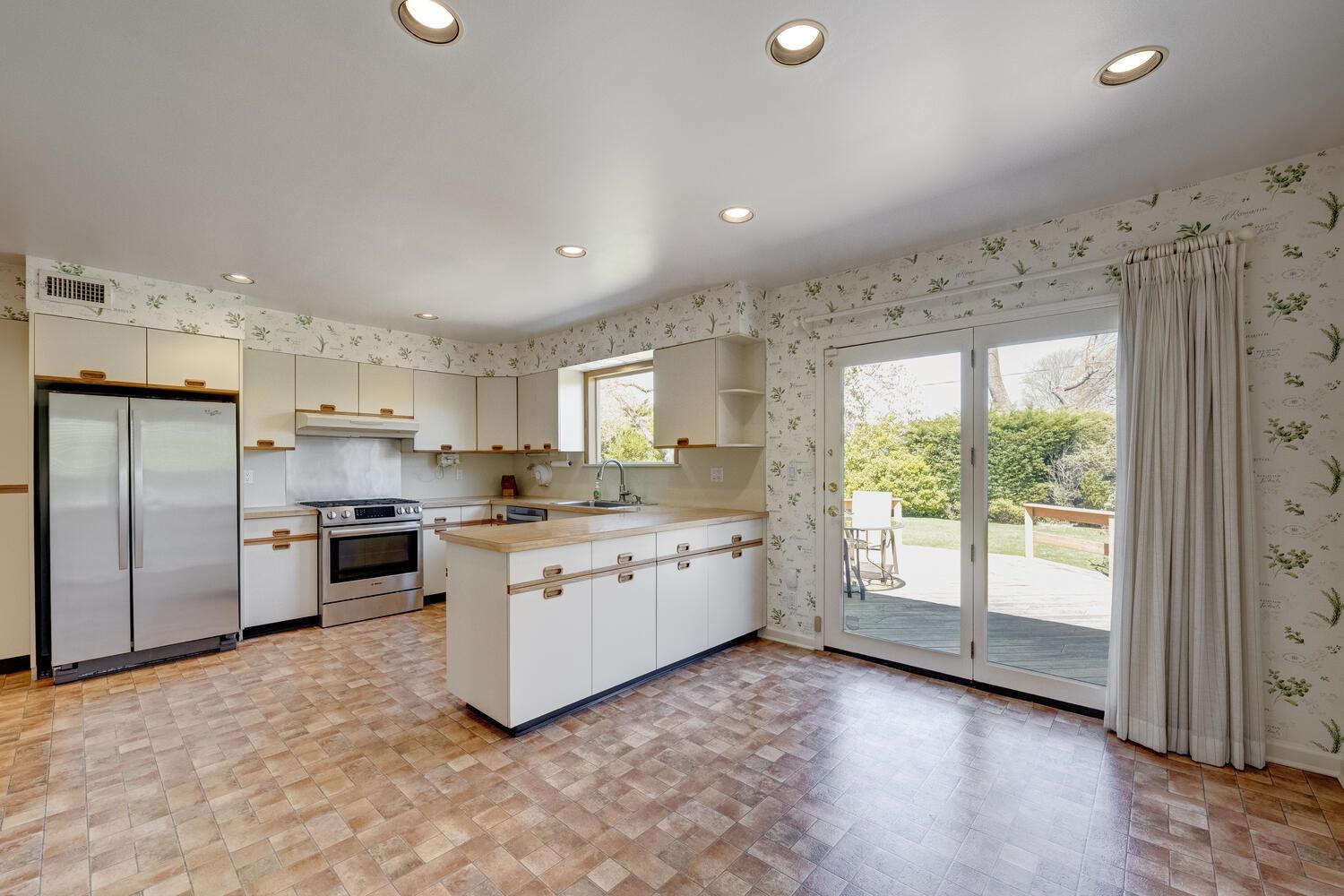 135 Northwoods Road, Manhasset, New York image 13