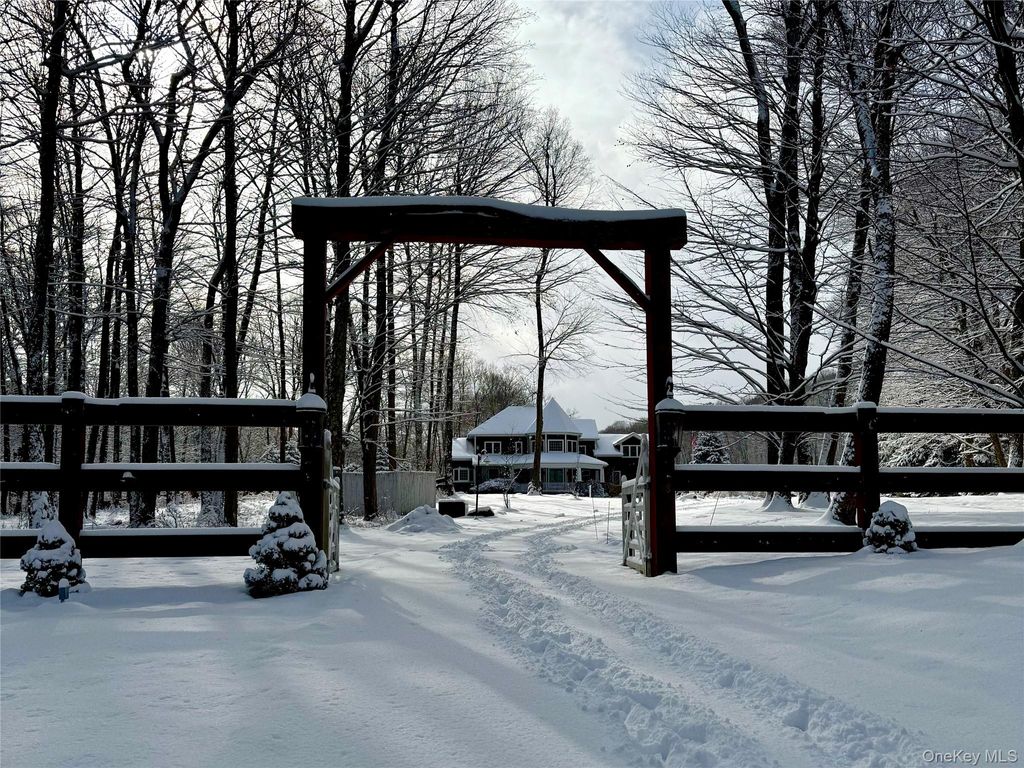 Photo of 1081 E Mountain Road S, Cold Spring, NY 10516 (MLS # 955500)