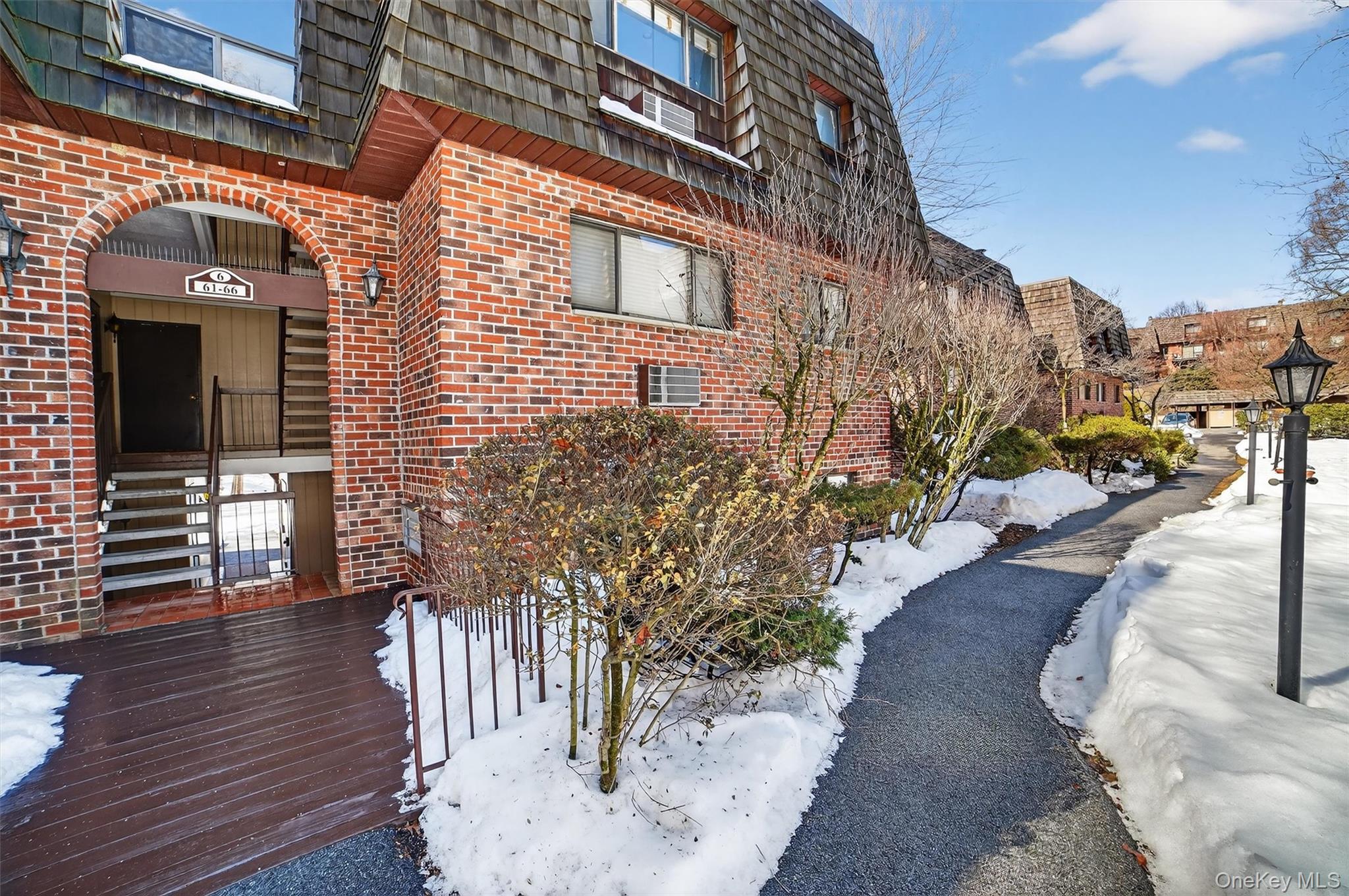 6 Briarcliff Drive S 3